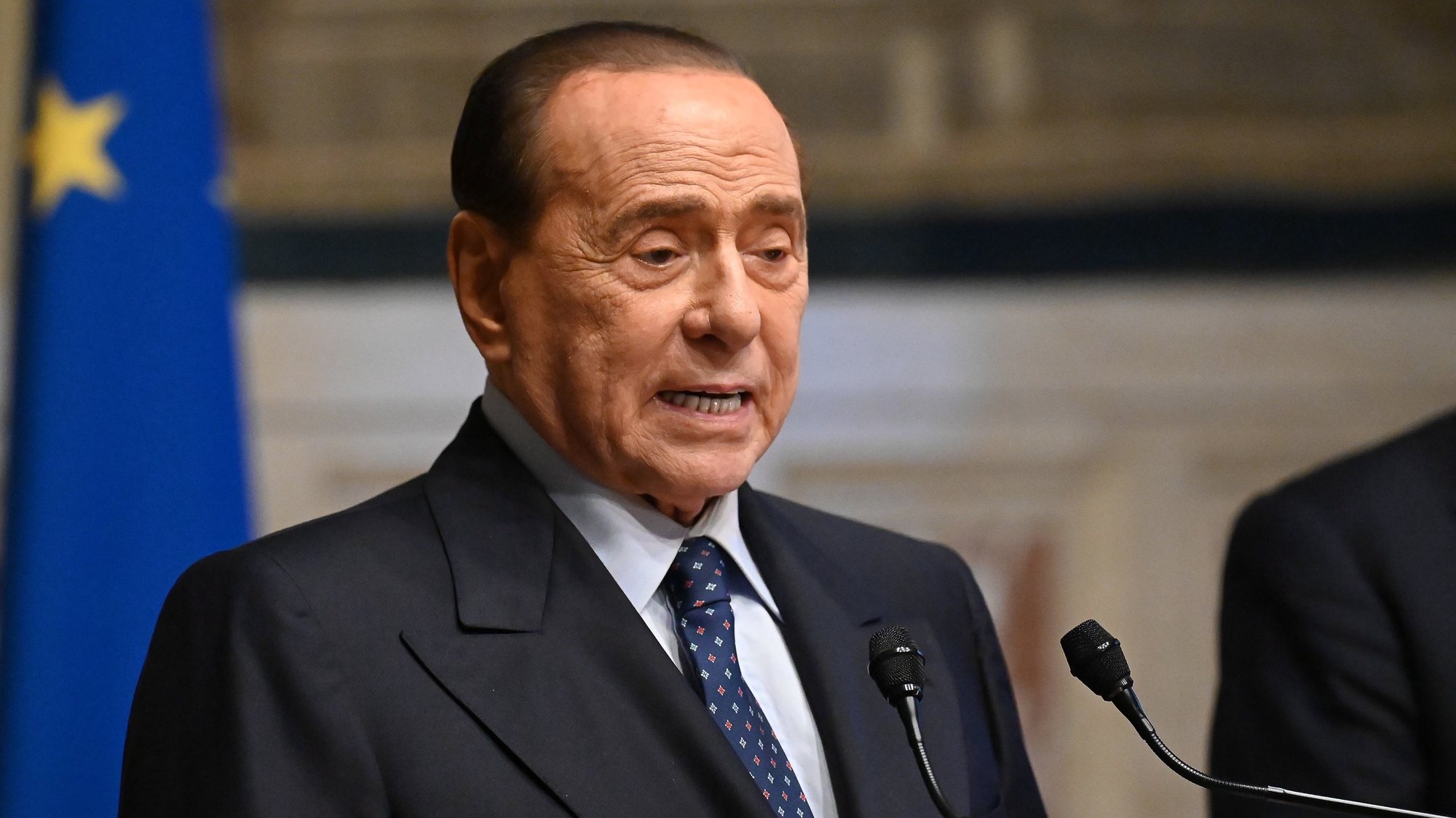 Silvio Berlusconi está em UTI com leucemia e infecção pulmonar, informam médicos